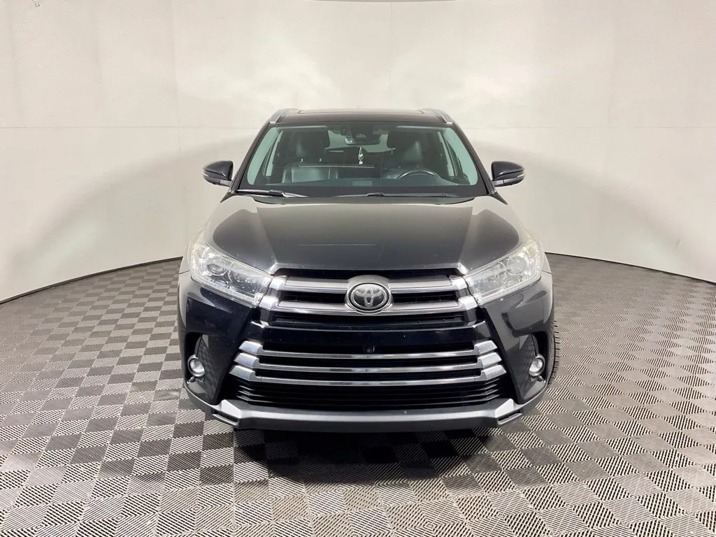 Toyota Highlander photo 9