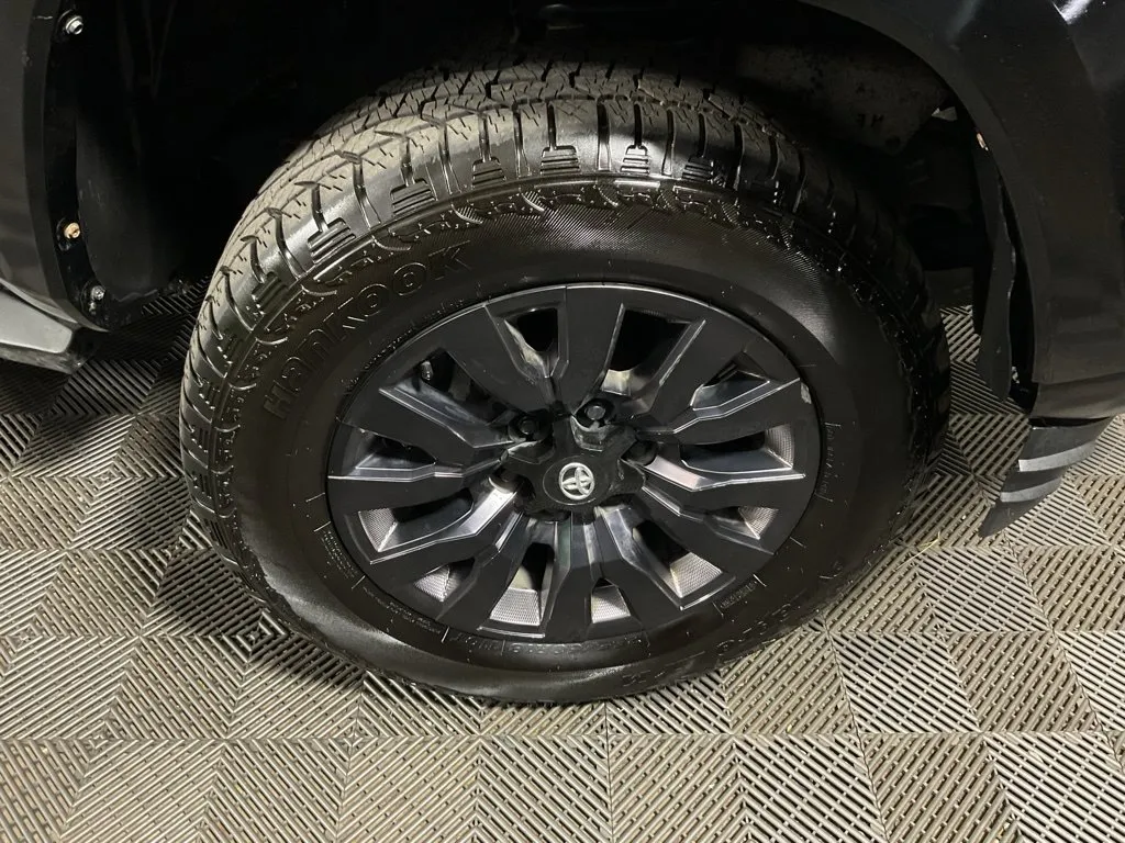 Toyota Tacoma photo 35