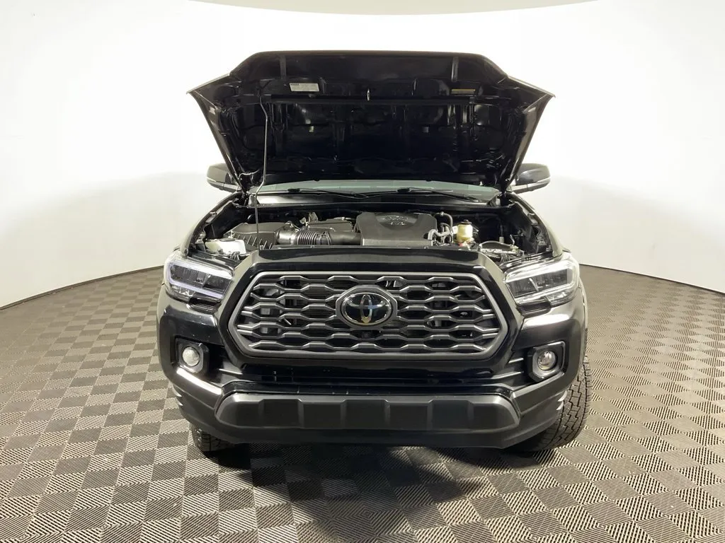 Toyota Tacoma photo 9