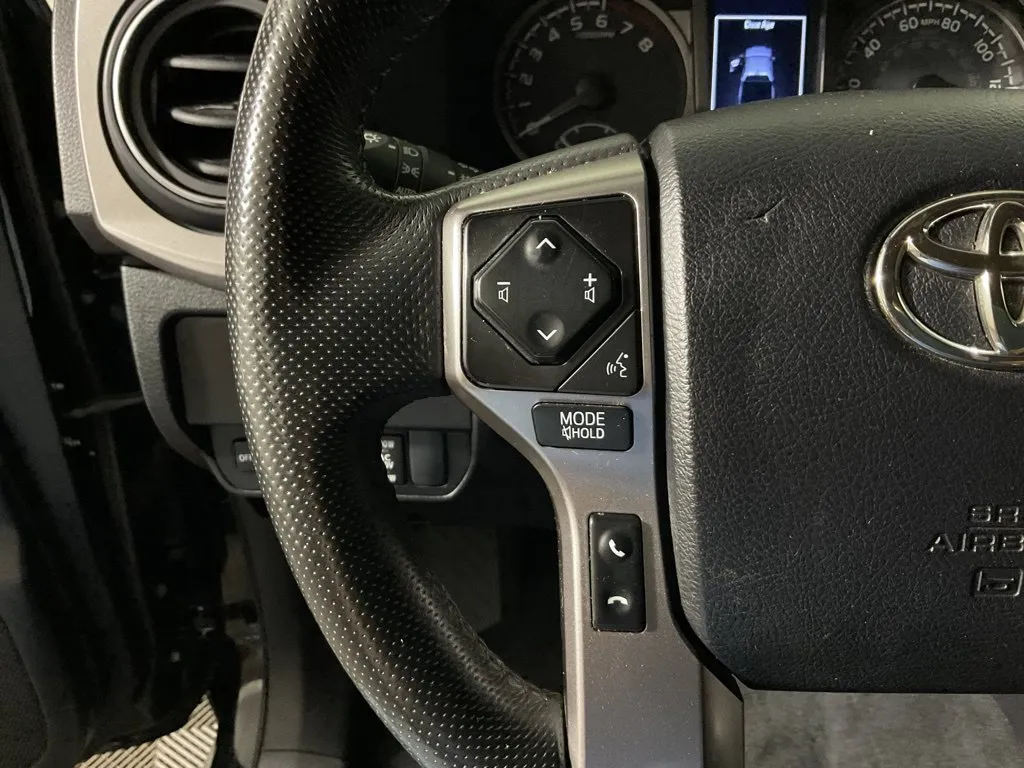 Toyota Tacoma photo 25