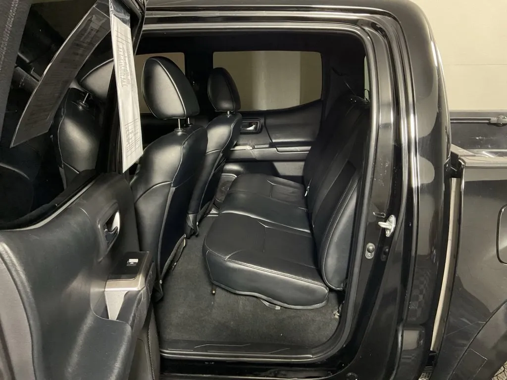 Toyota Tacoma photo 31