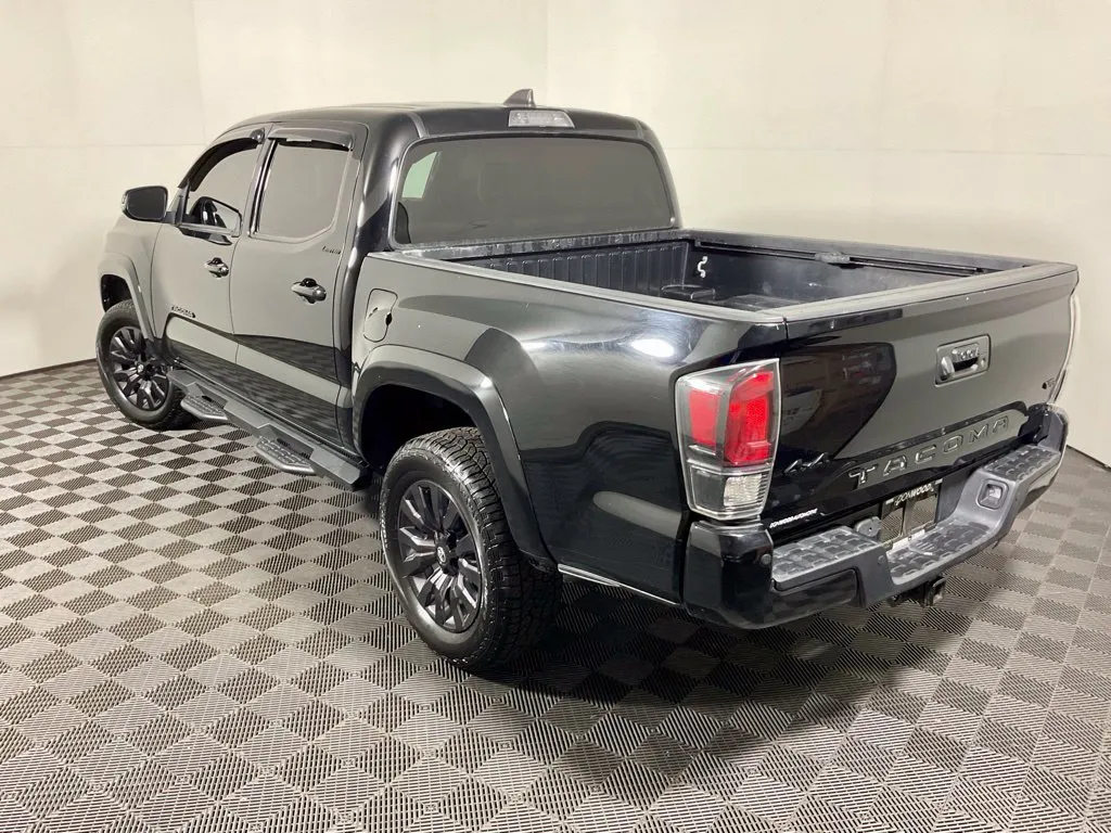 Toyota Tacoma photo 13