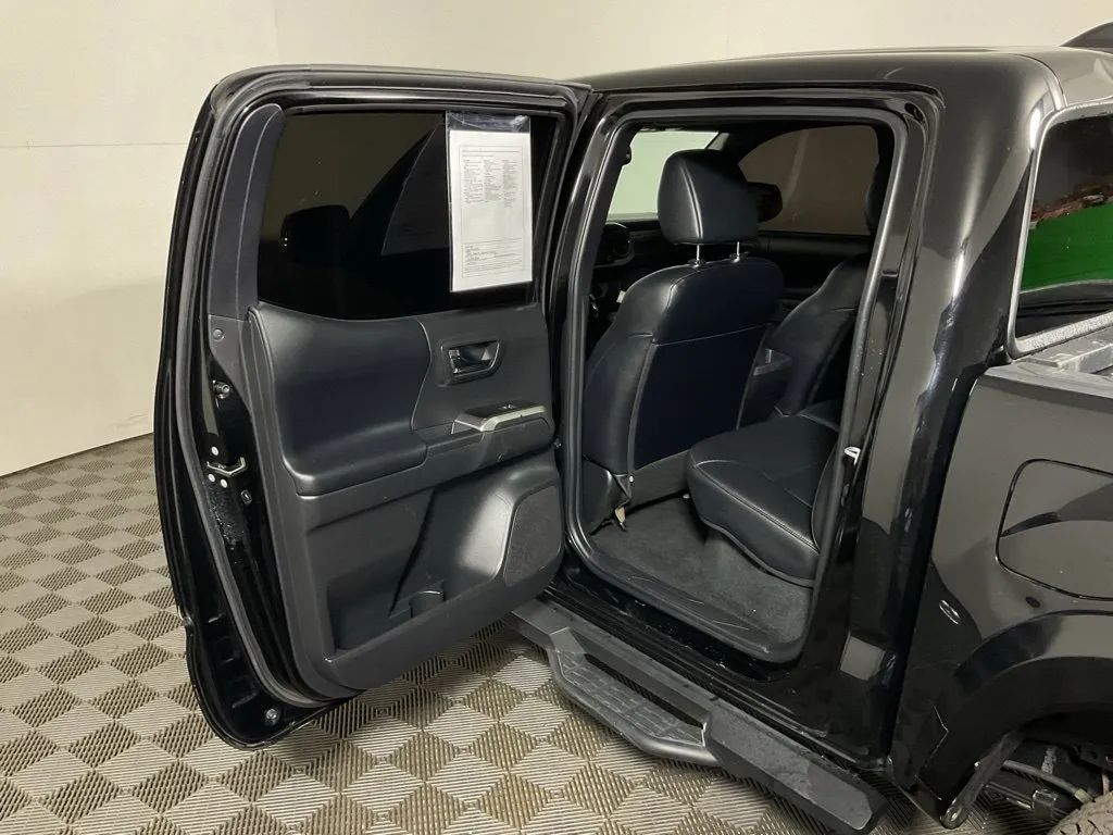 Toyota Tacoma photo 30
