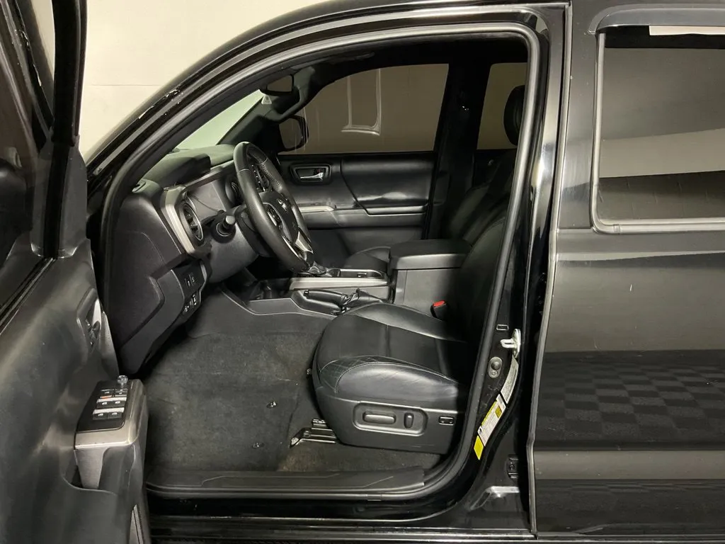 Toyota Tacoma photo 20