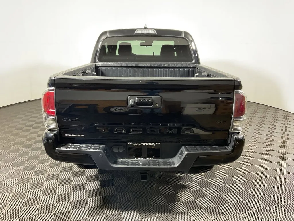 Toyota Tacoma photo 14