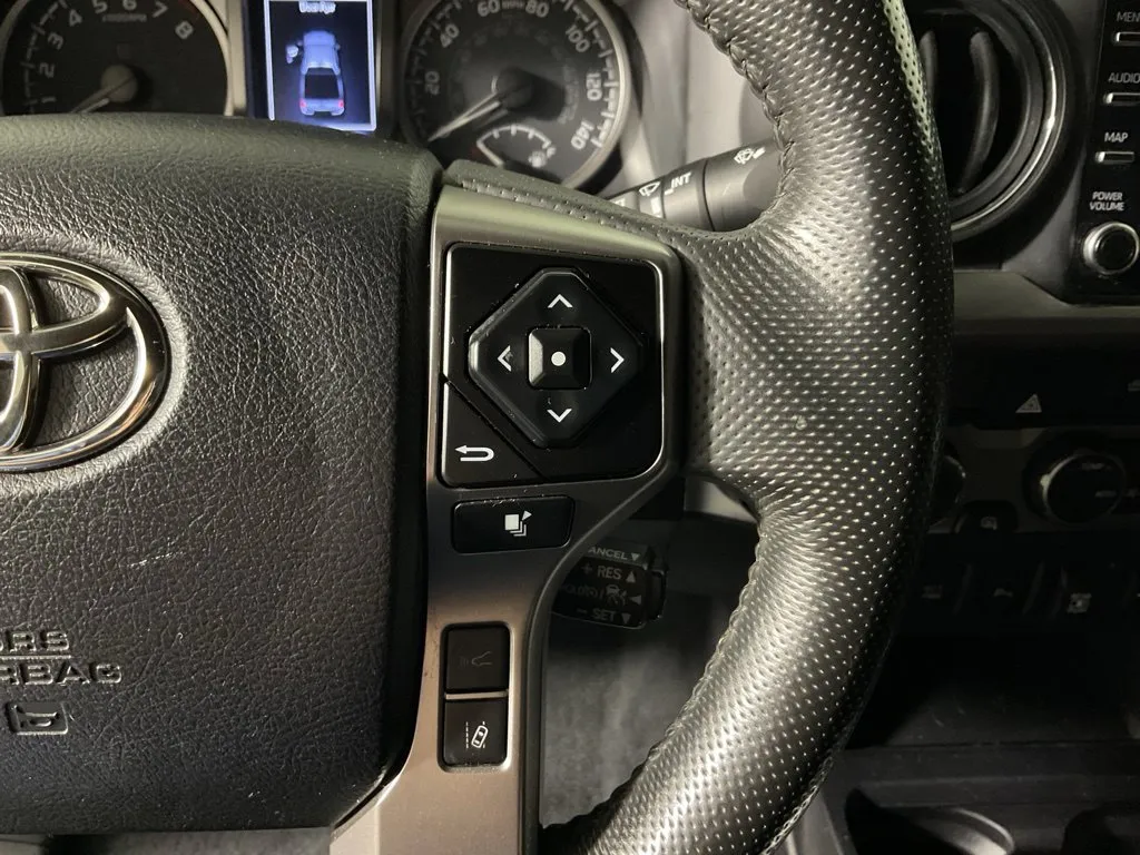 Toyota Tacoma photo 26