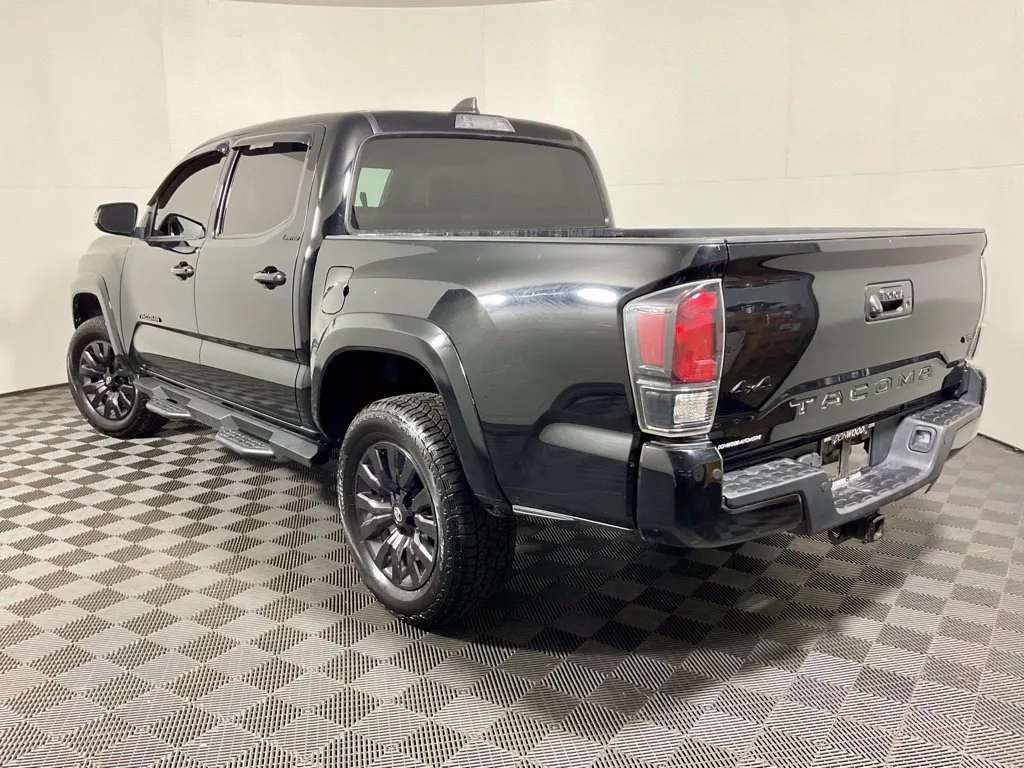 Toyota Tacoma photo 12