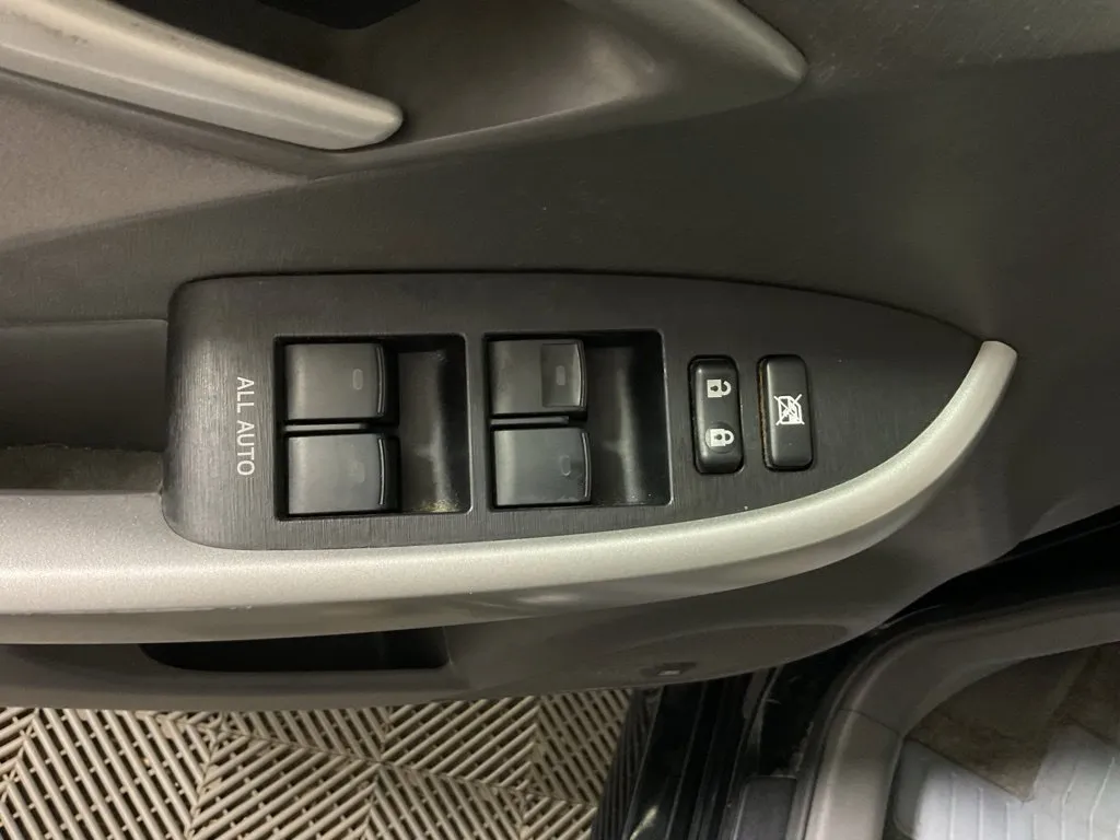 Toyota Prius photo 16