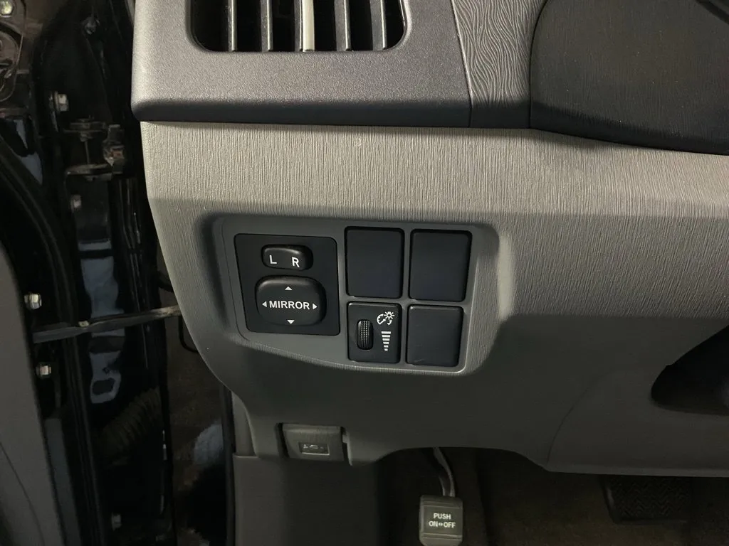 Toyota Prius photo 25