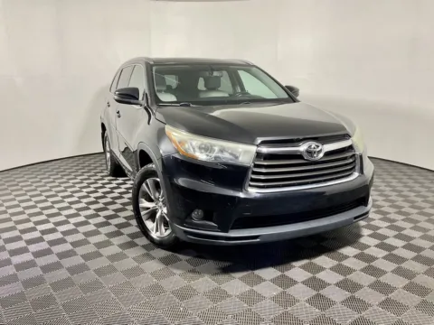 Black 2015 Toyota Highlander XLE V6 for sale in Athens, OH