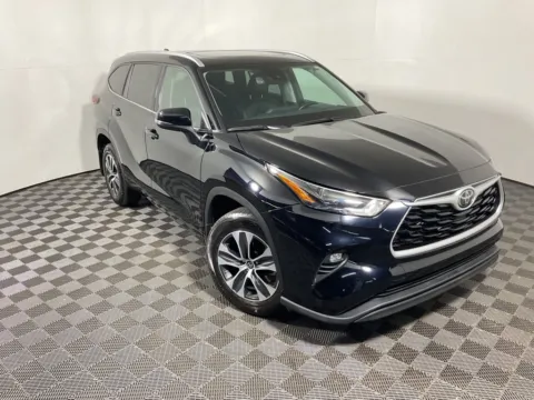 More photos of 2022 Toyota Highlander XLE at Don Wood Toyota, OH