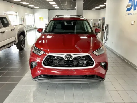 More photos of 2025 Toyota Highlander XLE at Don Wood Toyota, OH