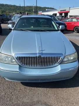 Another view of 2006 Lincoln Town Car Signature for sale in Athens, OH at Don Wood Toyota