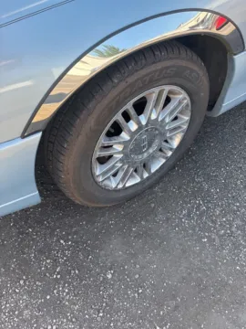 More photos of 2006 Lincoln Town Car Signature at Don Wood Toyota, OH