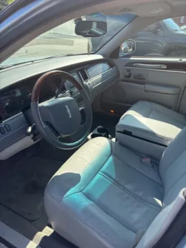 More photos of 2006 Lincoln Town Car Signature at Don Wood Toyota, OH