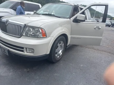 Photos of 2006 Lincoln Navigator Luxury for sale in Athens, OH at Don Wood Toyota
