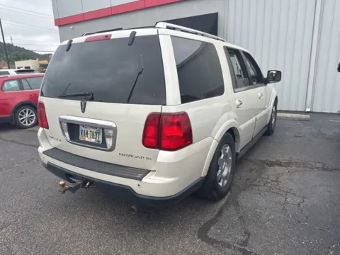 Another view of 2006 Lincoln Navigator Luxury for sale in Athens, OH at Don Wood Toyota