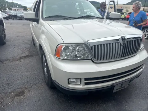 More photos of 2006 Lincoln Navigator Luxury at Don Wood Toyota, OH
