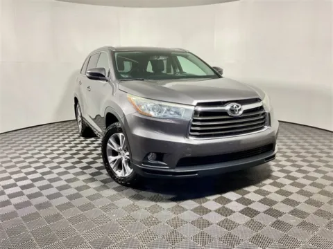 Gray 2015 Toyota Highlander XLE V6 for sale in Athens, OH