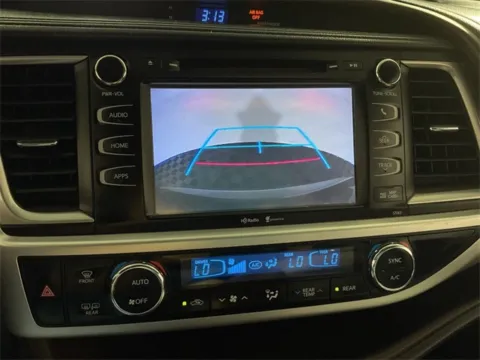 More photos of 2015 Toyota Highlander XLE V6 at Don Wood Toyota, OH