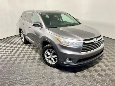 More photos of 2015 Toyota Highlander XLE V6 at Don Wood Toyota, OH
