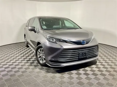 Gray 2022 Toyota Sienna LE for sale in Athens, OH