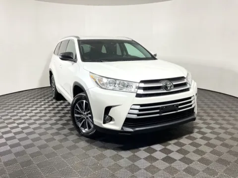 White 2018 Toyota Highlander XLE for sale in Athens, OH