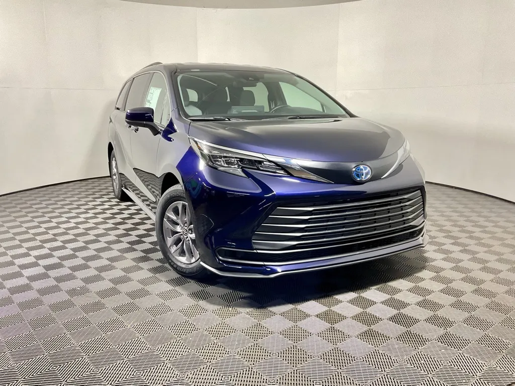 Blue 2025 Toyota Sienna LE for sale in Athens, OH