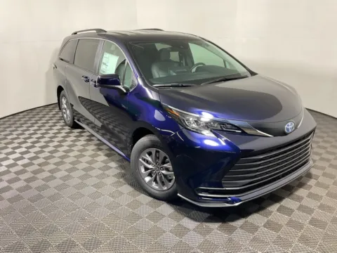 More photos of 2025 Toyota Sienna LE at Don Wood Toyota, OH