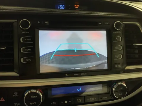 More photos of 2019 Toyota Highlander SE at Don Wood Toyota, OH