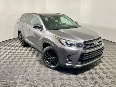 More photos of 2019 Toyota Highlander SE at Don Wood Toyota, OH