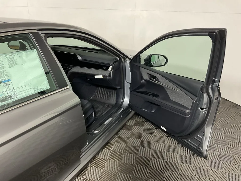 2026 Toyota Camry XLE - Photo 36