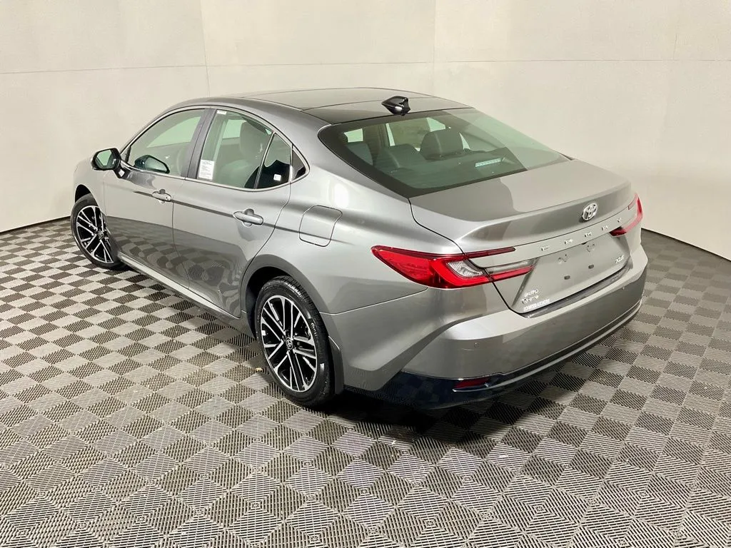 2026 Toyota Camry XLE - Photo 13