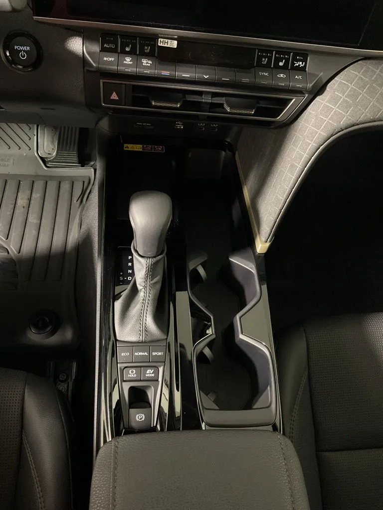 2026 Toyota Camry XLE - Photo 30