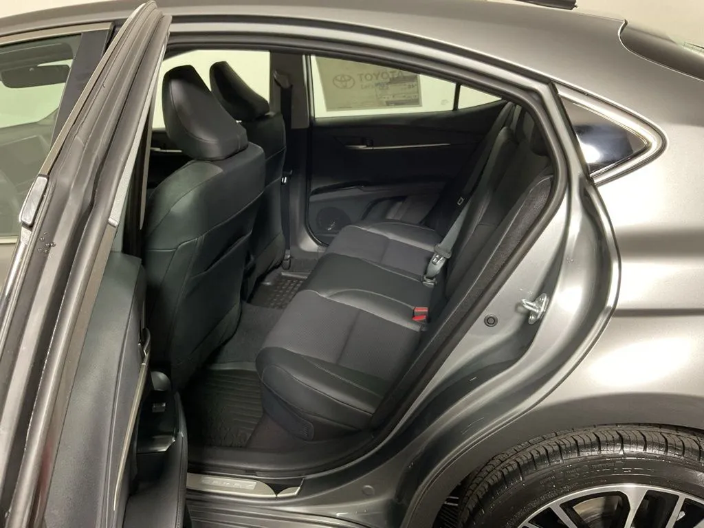 2026 Toyota Camry XLE - Photo 33