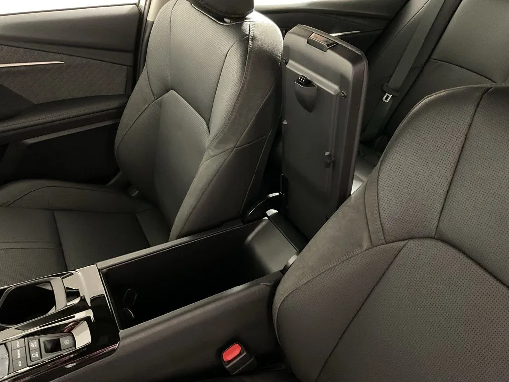 2026 Toyota Camry XLE - Photo 31