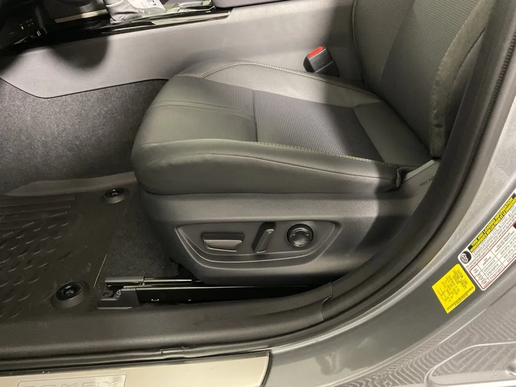 2026 Toyota Camry XLE - Photo 22