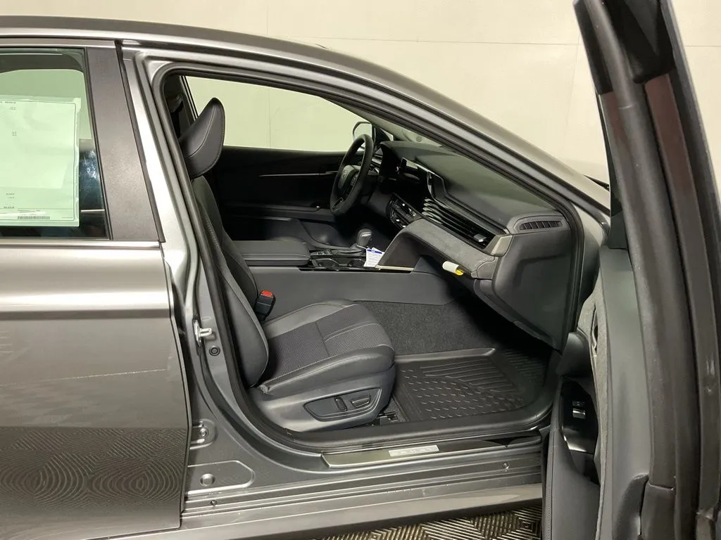 2026 Toyota Camry XLE - Photo 37