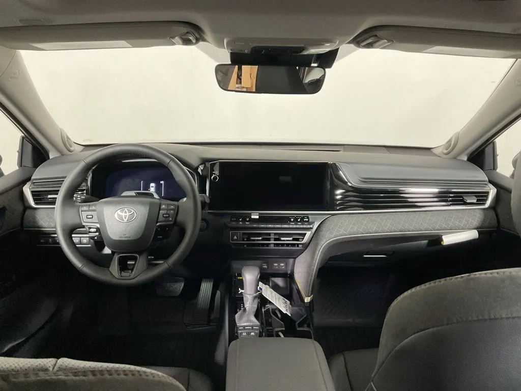 2026 Toyota Camry XLE - Photo 23