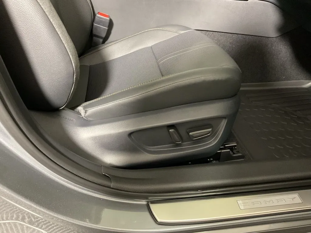 2026 Toyota Camry XLE - Photo 38