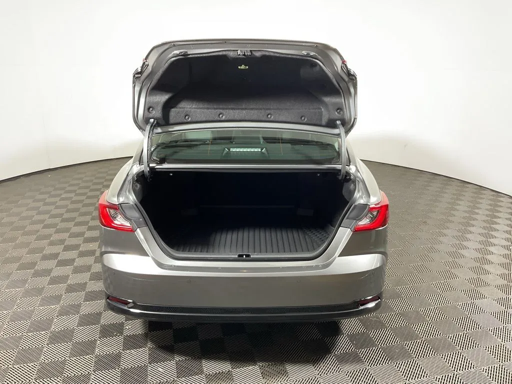 2026 Toyota Camry XLE - Photo 15
