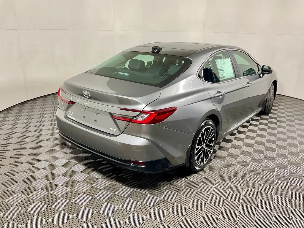2026 Toyota Camry XLE - Photo 18