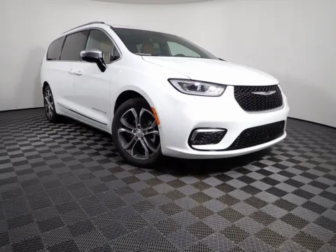 White 2026 Chrysler Pacifica Pinnacle for sale in Rockbridge, OH