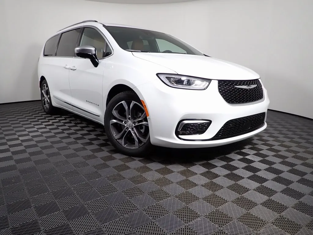 White 2026 Chrysler Pacifica Pinnacle for sale in Rockbridge, OH