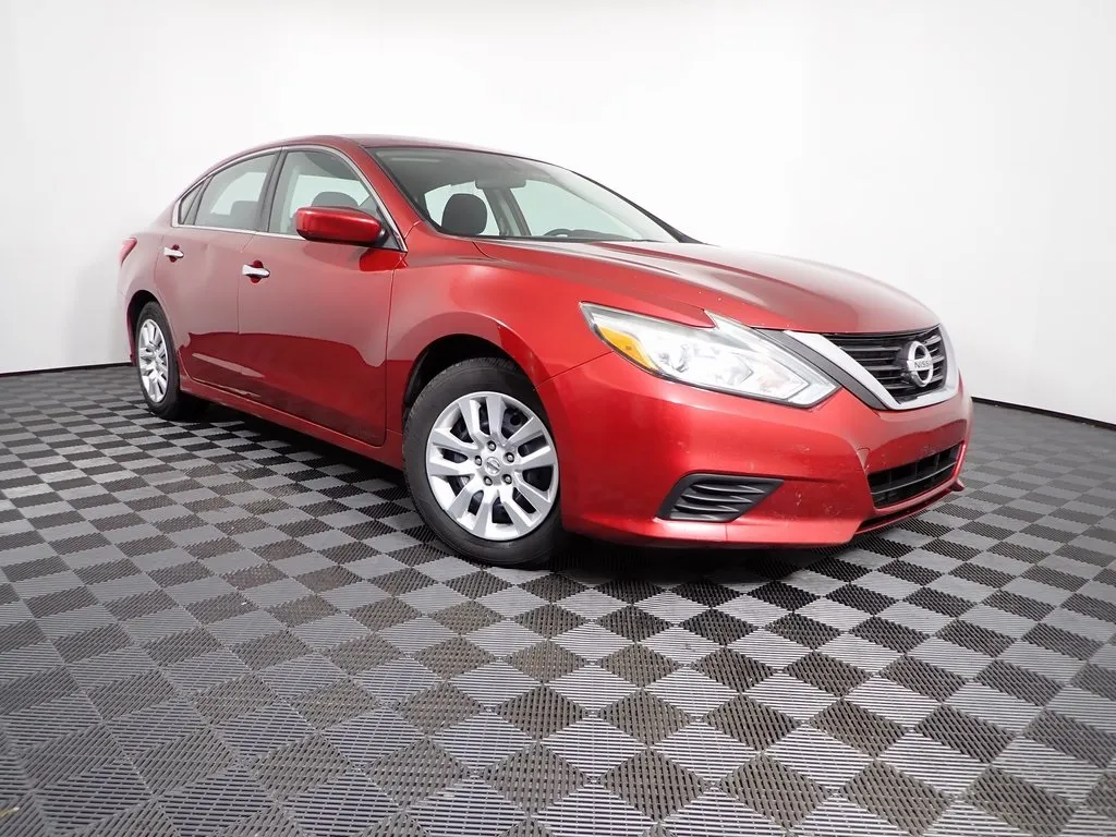 Red 2016 Nissan Altima 2.5 S for sale in Rockbridge, OH