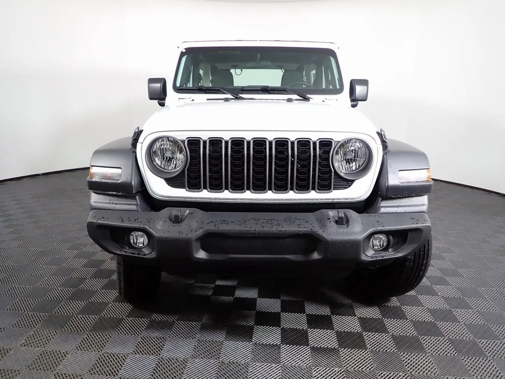 Jeep Wrangler photo 4