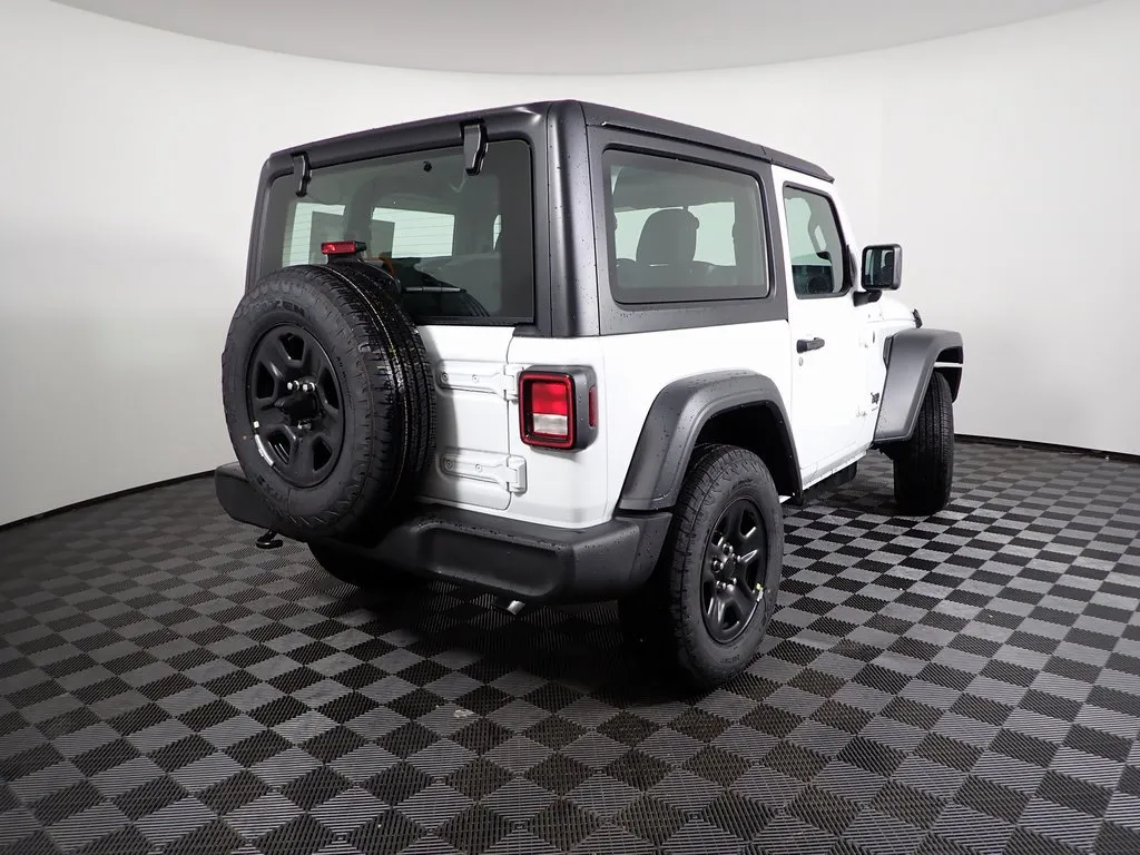 Jeep Wrangler photo 14