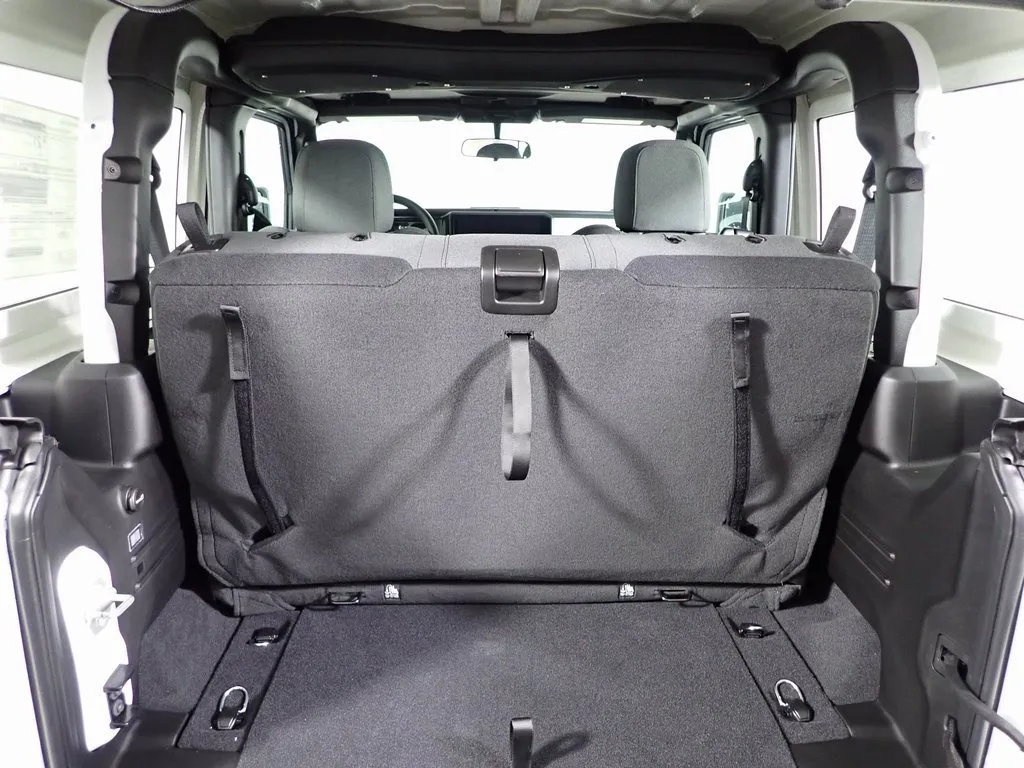 Jeep Wrangler photo 13