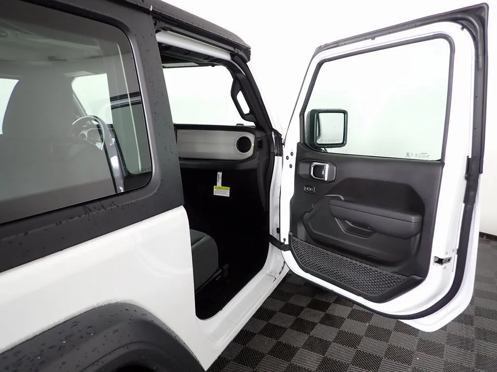 Jeep Wrangler photo 24