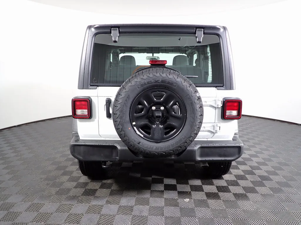 Jeep Wrangler photo 11